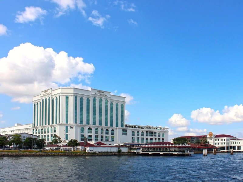 Berjaya Waterfront Hotel 1