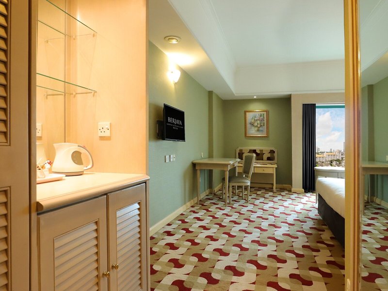 Berjaya Waterfront Hotel 15