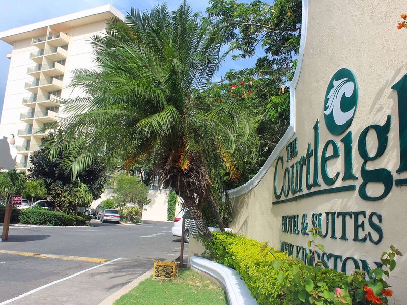 The Courtleigh Hotel & Suites 3