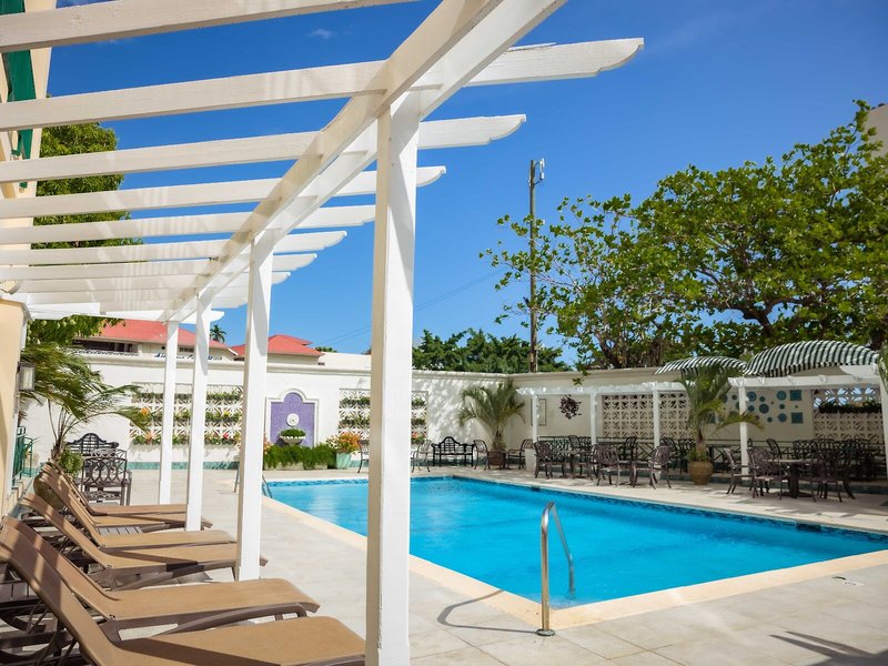 The Courtleigh Hotel & Suites 11