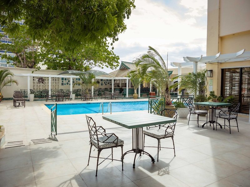The Courtleigh Hotel & Suites 12