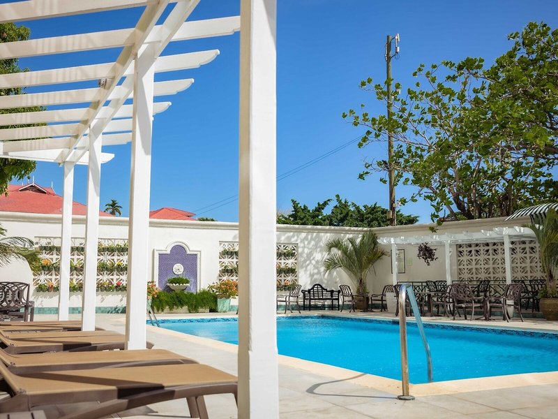 The Courtleigh Hotel & Suites 14