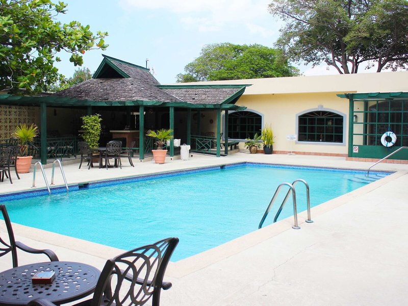 The Courtleigh Hotel & Suites 15