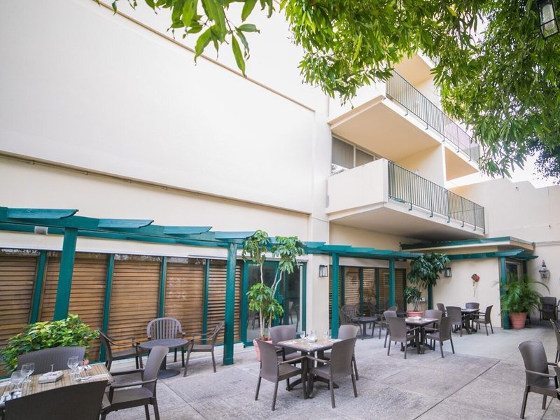 The Courtleigh Hotel & Suites 30