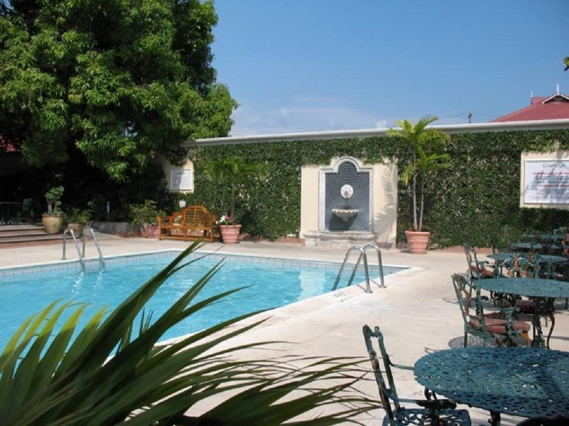 The Courtleigh Hotel & Suites 11