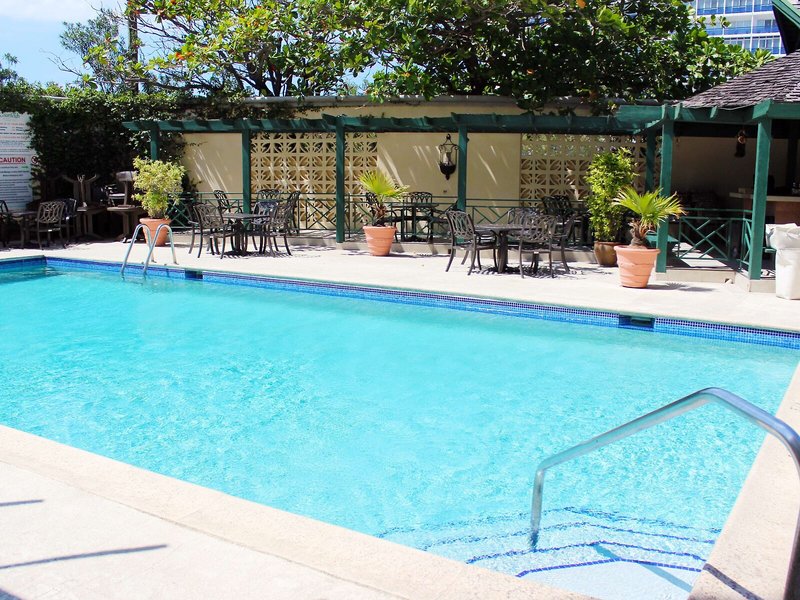 The Courtleigh Hotel & Suites 14