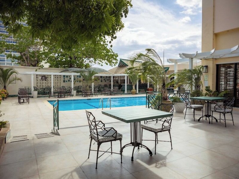 The Courtleigh Hotel & Suites 16
