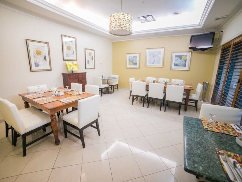 The Courtleigh Hotel & Suites 25