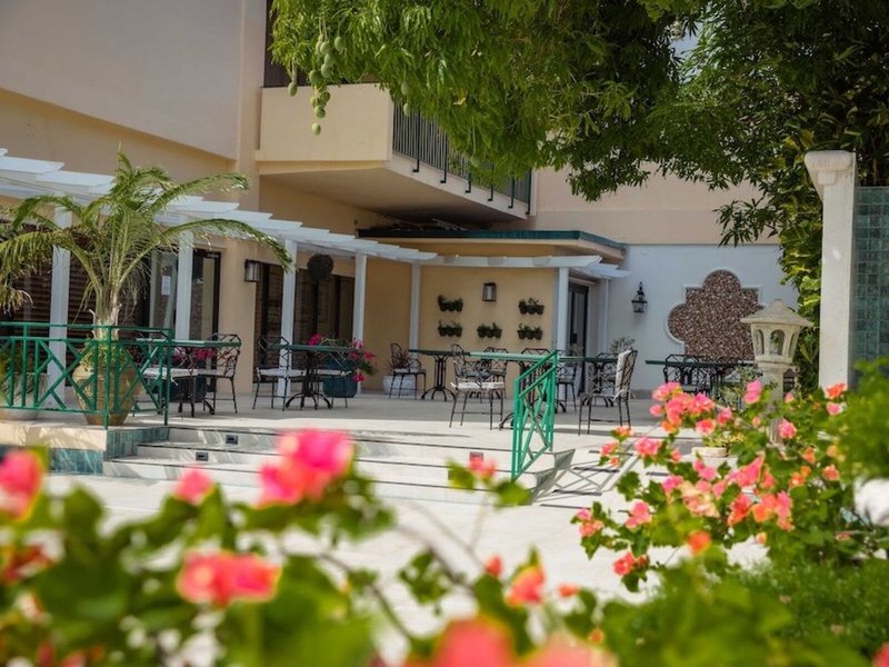The Courtleigh Hotel & Suites 5