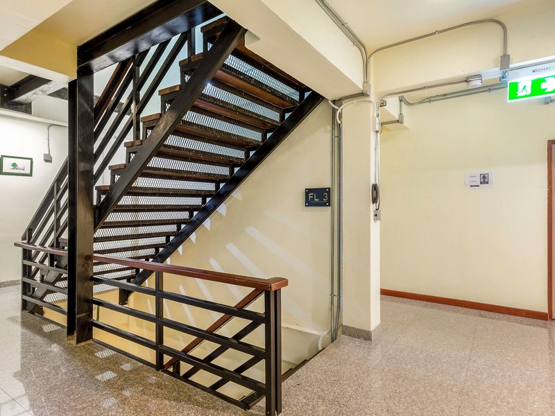 OYO 928 Leaf Hostel 9