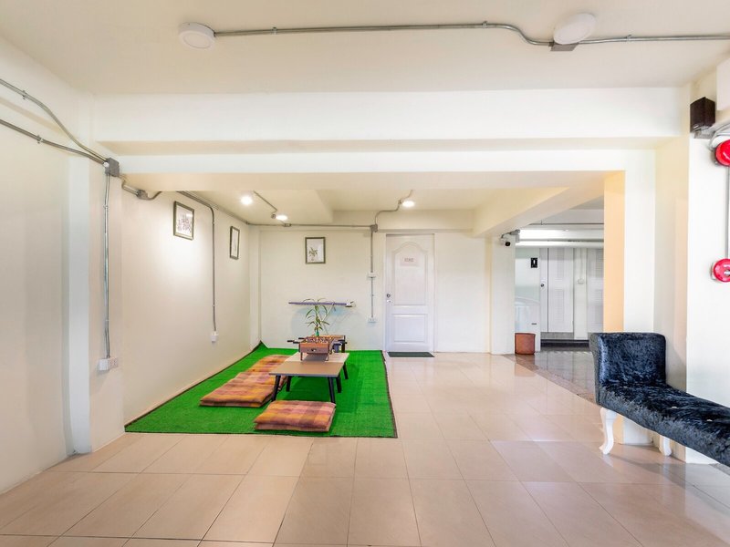 OYO 928 Leaf Hostel 8