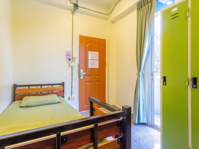 OYO 928 Leaf Hostel 12