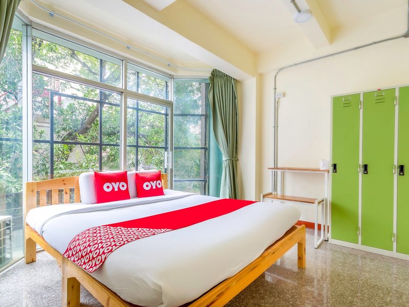OYO 928 Leaf Hostel 14