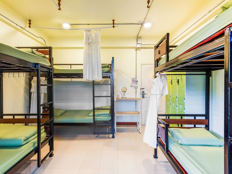 OYO 928 Leaf Hostel 15