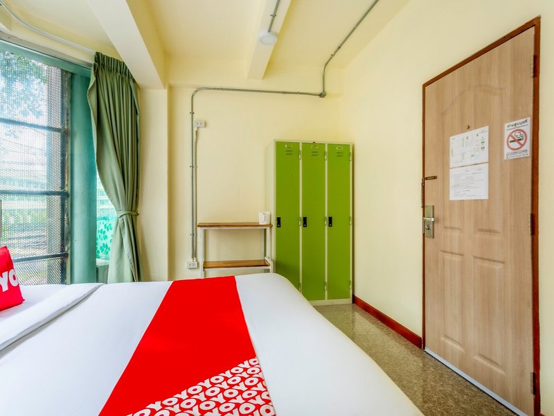 OYO 928 Leaf Hostel 19