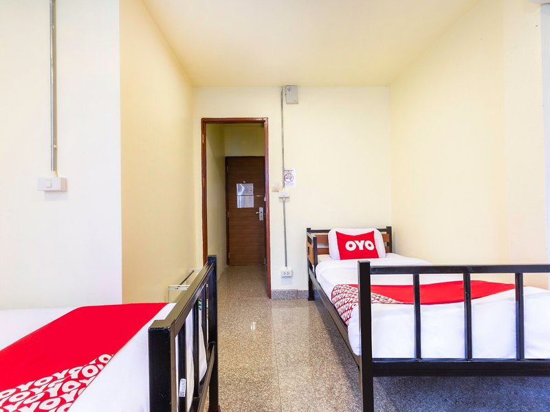 OYO 928 Leaf Hostel 20