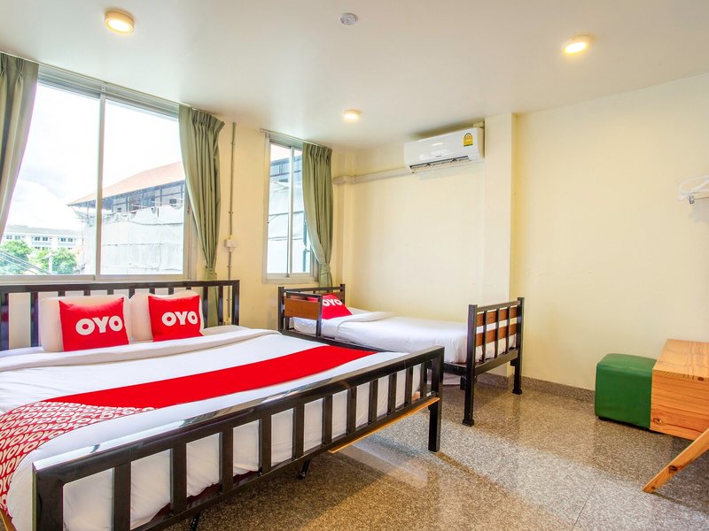 OYO 928 Leaf Hostel 25