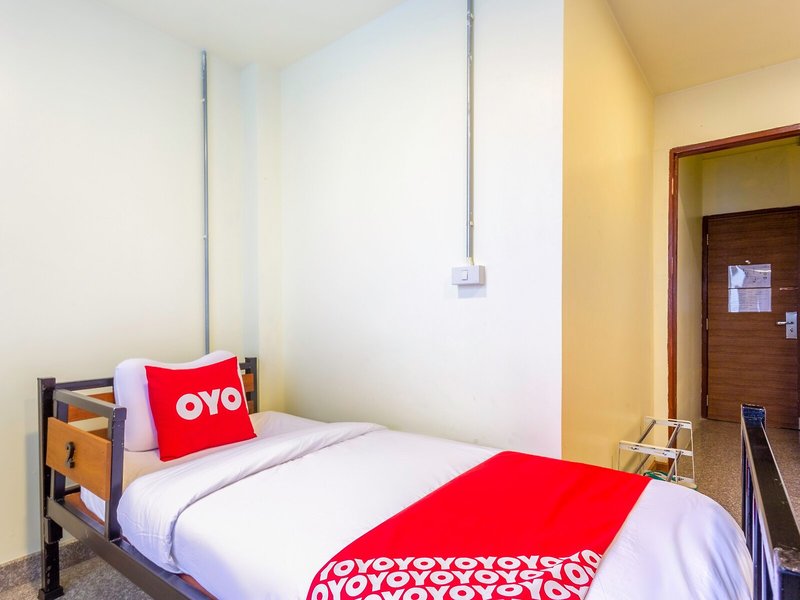 OYO 928 Leaf Hostel 35