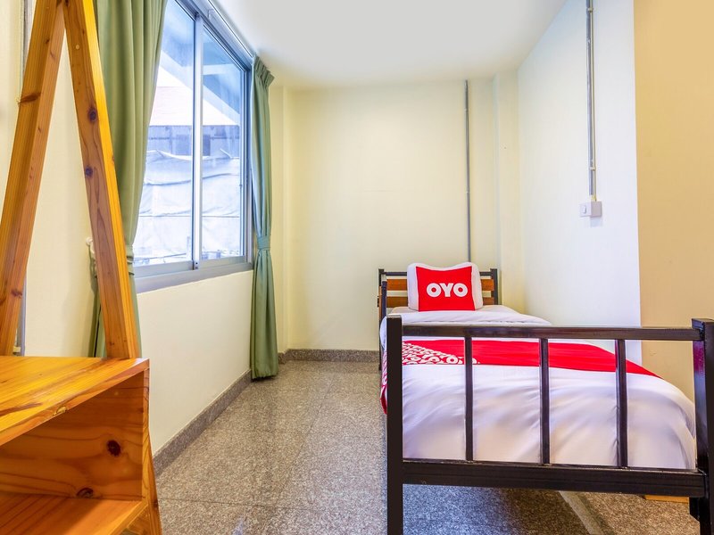 OYO 928 Leaf Hostel 36