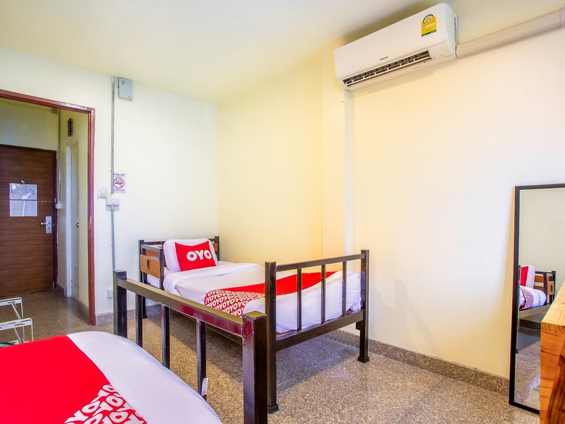 OYO 928 Leaf Hostel 38