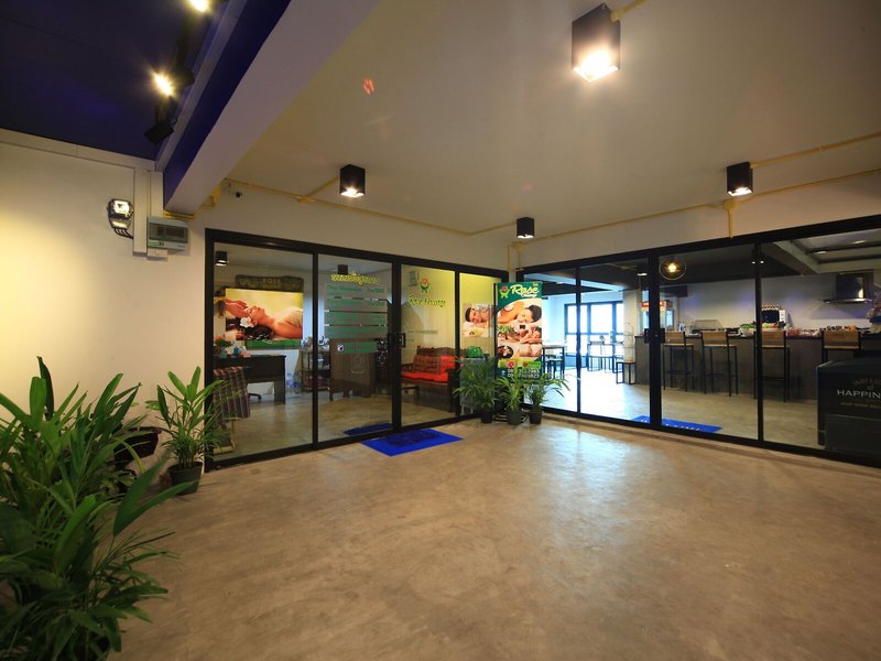 Tuk Tuk Hostel 8