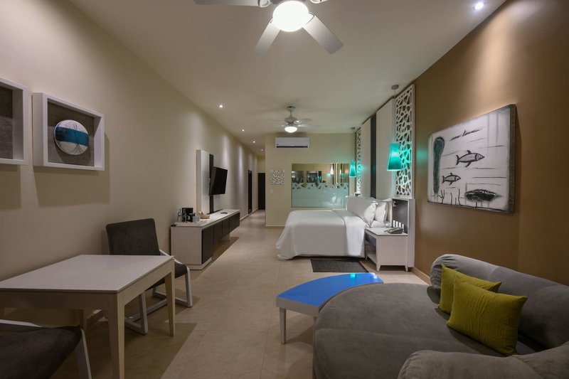 El Dorado Seaside Suites 13