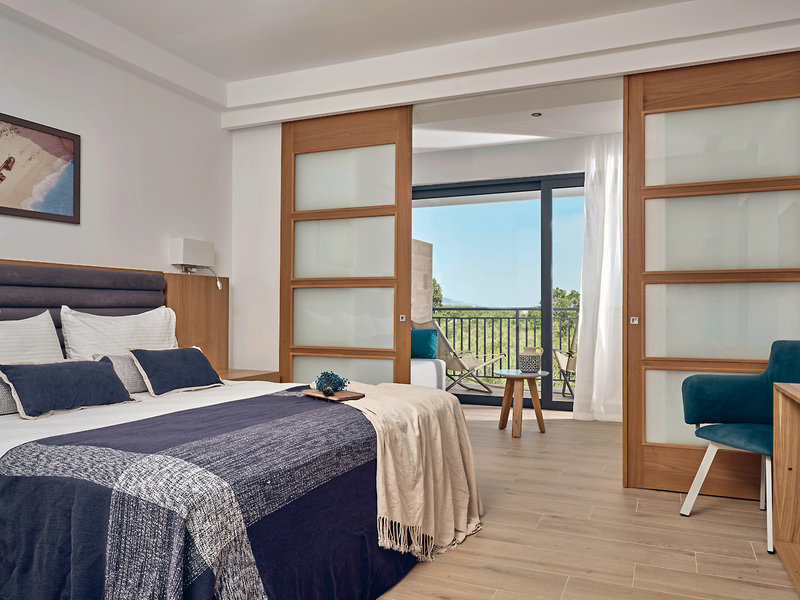 Cavo Orient Beach Hotel & Suites 17