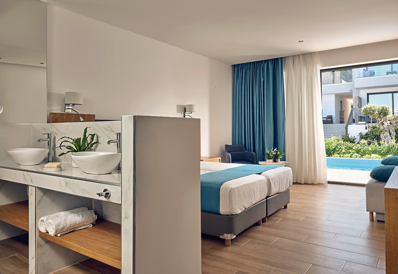 Cavo Orient Beach Hotel & Suites 23