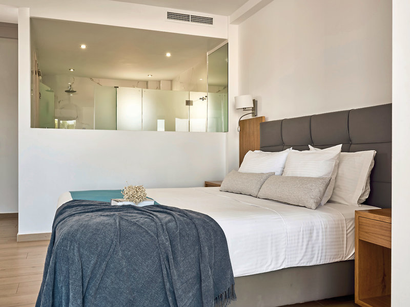 Cavo Orient Beach Hotel & Suites 24