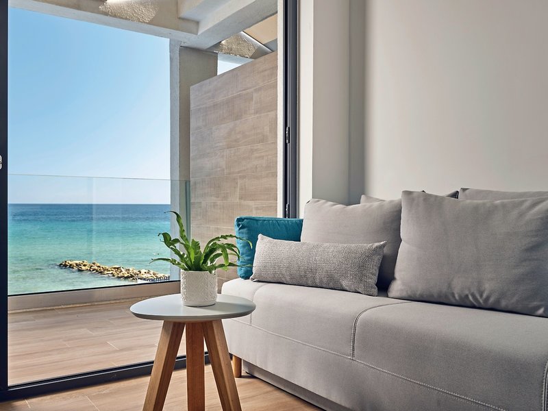 Cavo Orient Beach Hotel & Suites 25