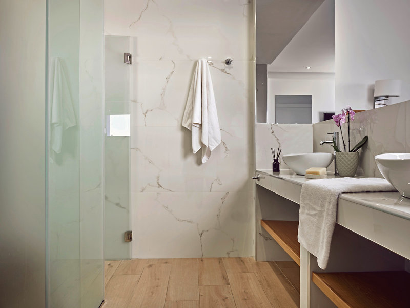 Cavo Orient Beach Hotel & Suites 31