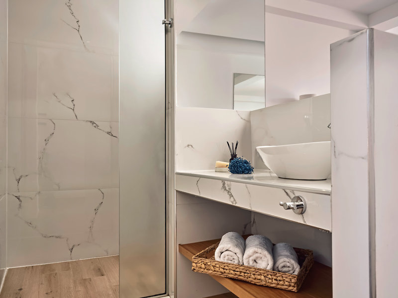 Cavo Orient Beach Hotel & Suites 39