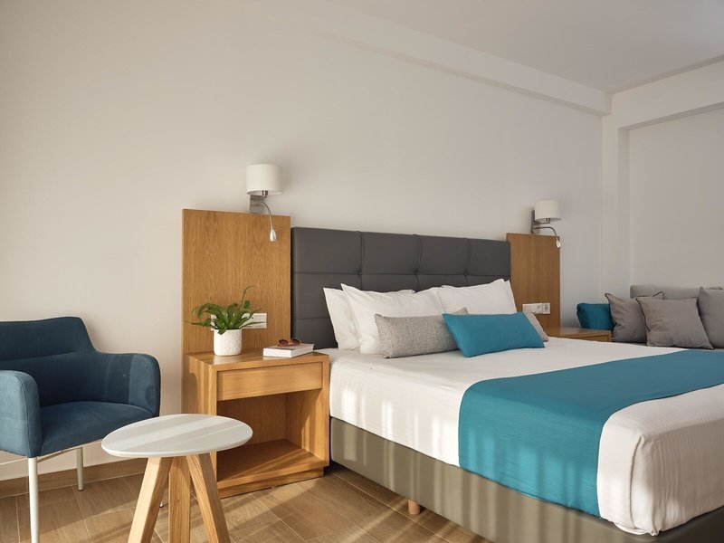 Cavo Orient Beach Hotel & Suites 8