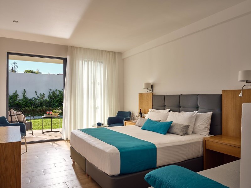 Cavo Orient Beach Hotel & Suites 10