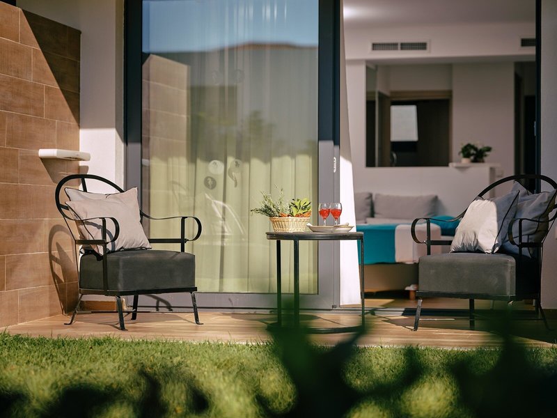 Cavo Orient Beach Hotel & Suites 11