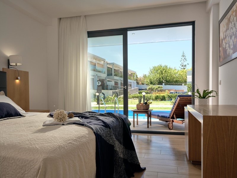 Cavo Orient Beach Hotel & Suites 12