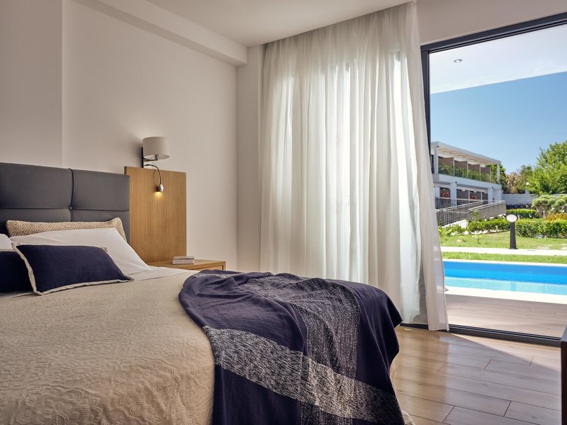 Cavo Orient Beach Hotel & Suites 14