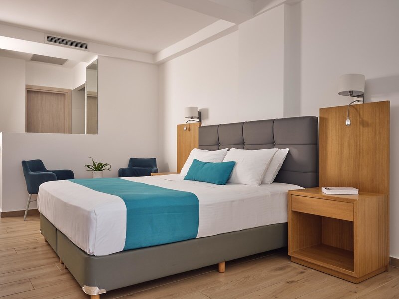 Cavo Orient Beach Hotel & Suites 15