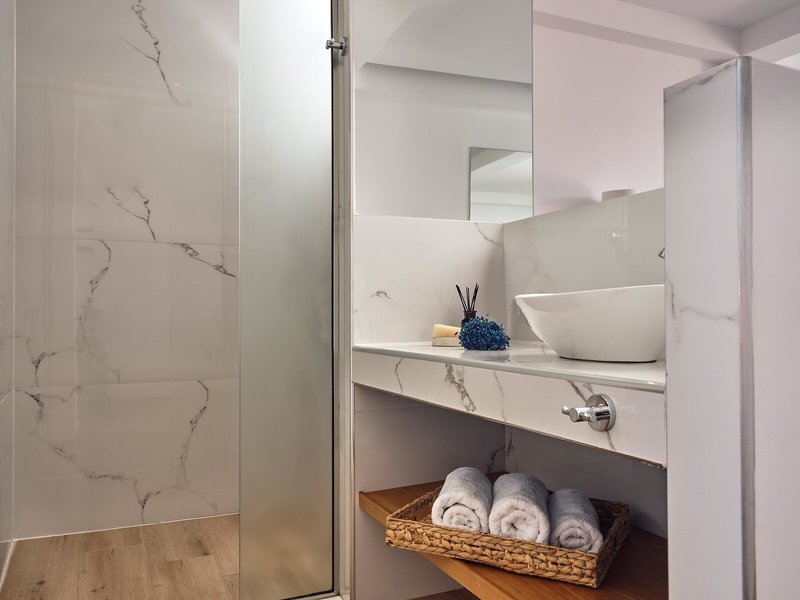 Cavo Orient Beach Hotel & Suites 17