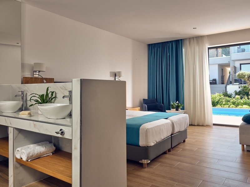 Cavo Orient Beach Hotel & Suites 24