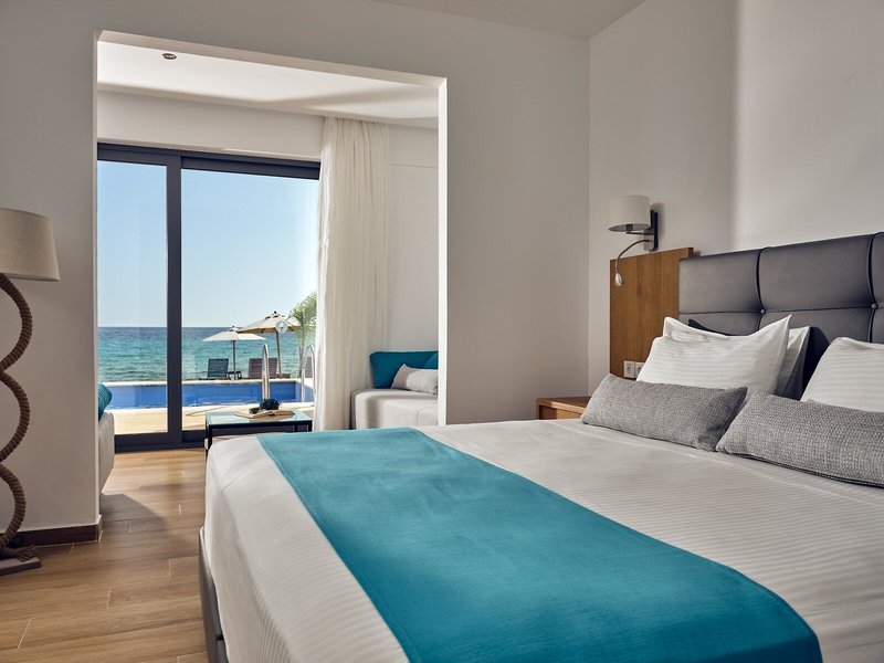 Cavo Orient Beach Hotel & Suites 37