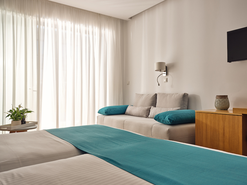 Cavo Orient Beach Hotel 9