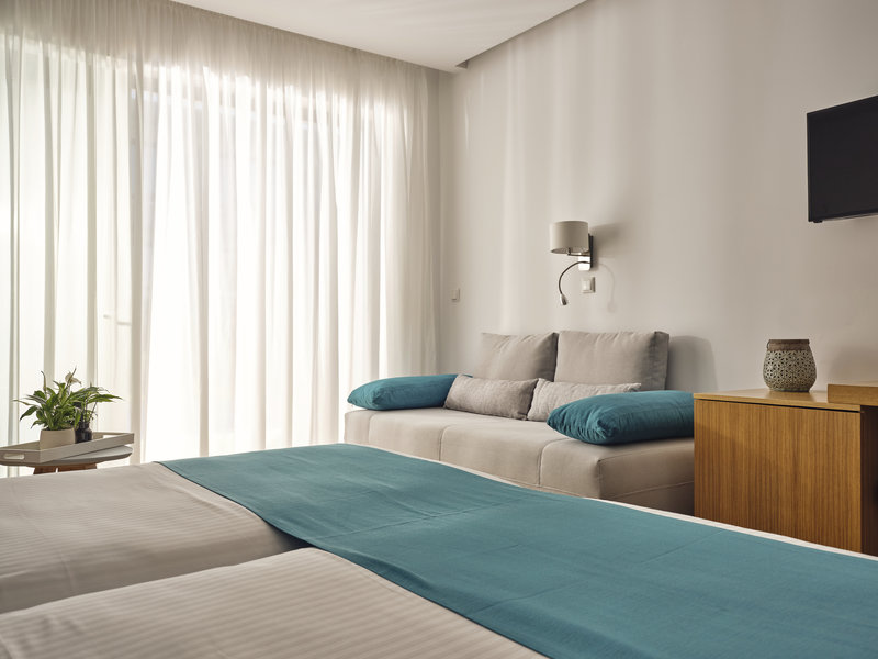 Cavo Orient Beach Hotel 13