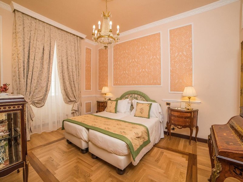 Bernini Palace 23
