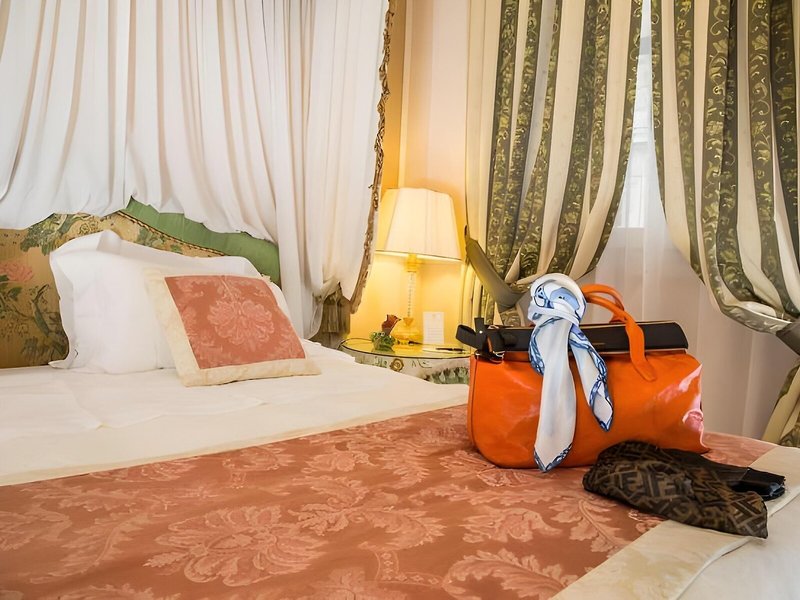 Bernini Palace 26