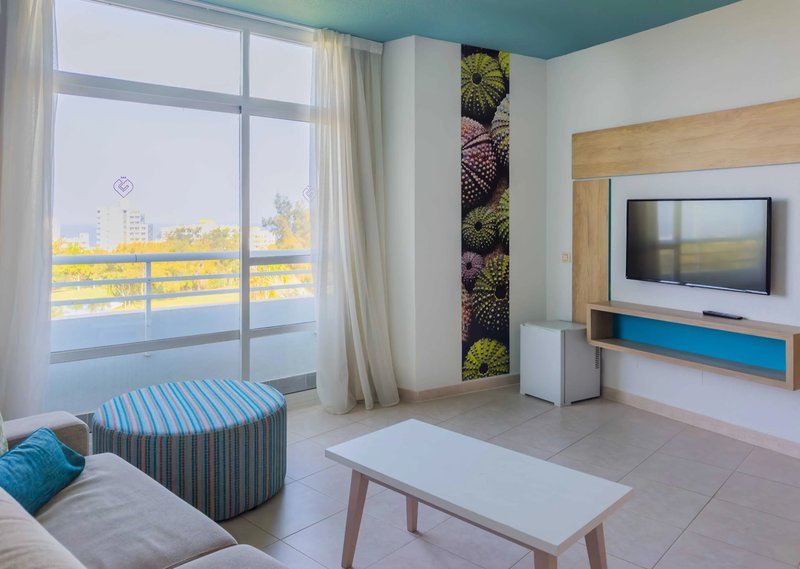 Gara Suites Golf & Spa 9
