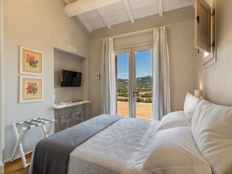 Tenuta Petra Bianca 9