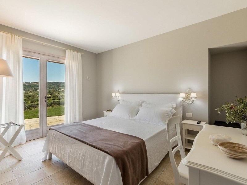 Tenuta Petra Bianca 13