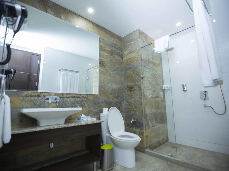 Swiss-Belinn Nairobi 38 - Bathroom Example