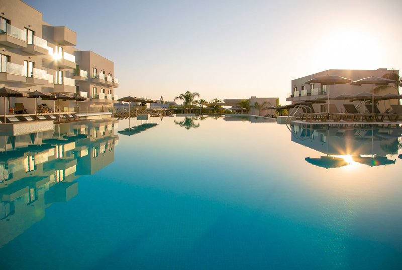 Paramount 4 - Outdoor Pool